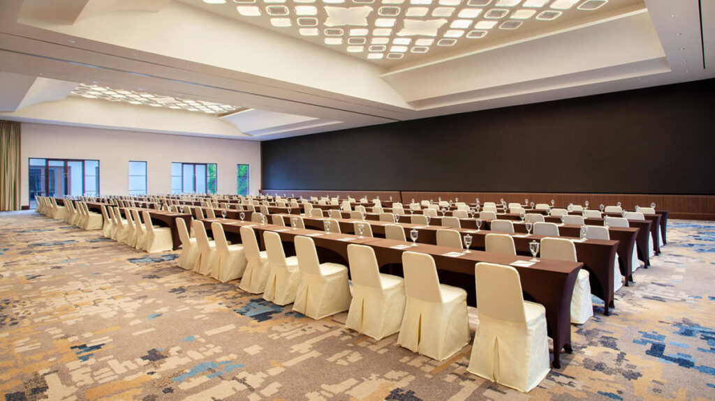 5.-BALLROOM-CLASSROOM-ANGLE-2-Novotel-Bogor-229492-min
